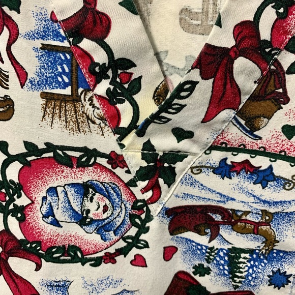 Christmas scrub top - Picture 3 of 3